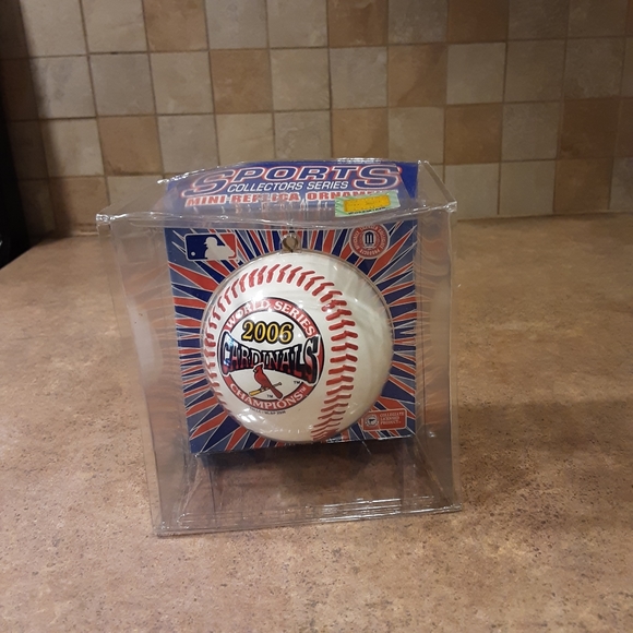 St. Louis Cardinals 2006 Christmas ornament NWT - Picture 2 of 5